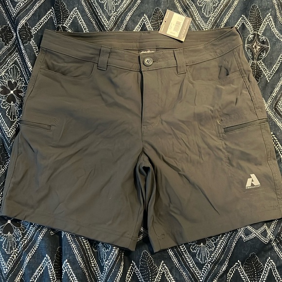 NWT EDDIE Bauer guide short size 10 - Picture 4 of 6